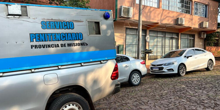 TRASLADO. Ya con la sentencia del Tribunal, el condenado fue llevado a la Unidad Penal a completar la condena.