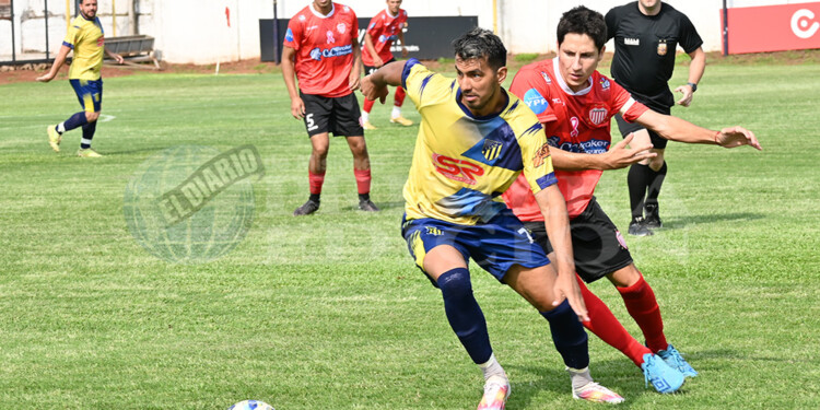 CON TODO. Así se jugó el partido en Rocamora. Mitre sacó ventaja y entró.