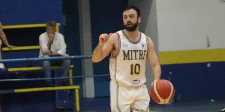 GOLEADOR. Franco Stassi fue la figura de Mitre en el triunfo ante El Coatí.