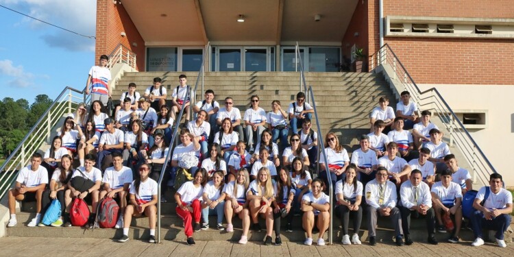 LISTOS PARA VIAJAR. La delegación misionera partió ayer hacia Salta.