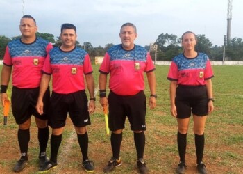 Insólito: juez le mostró la roja a su propio asistente