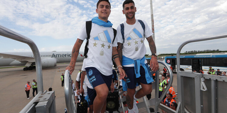 RUMBO A RÍO. El equipo argentino partió ayer hacia Brasil, donde hoy enfrentará al local en el Maracaná.