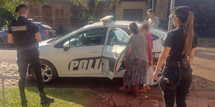 VUELTA A CASA. Las niñas regresaron con su madre a Los Helechos, el mismo lugar del que intentaron escapar por miedo.