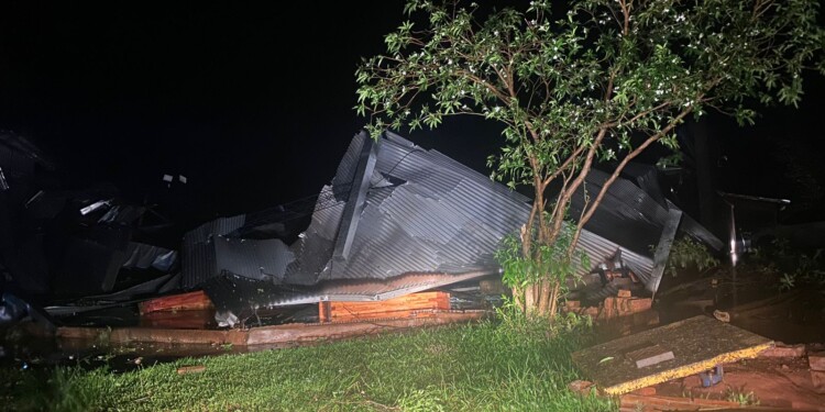 Más de 40 casas destechadas y heridos leves en Alem por fuerte temporal que se desató en la madrugada