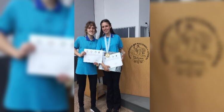 REPRESENTANTES DE LUJO. Las alumnas Luisina Brizola y Ana Paula Zubczuk representaron a Misiones en el certamen.