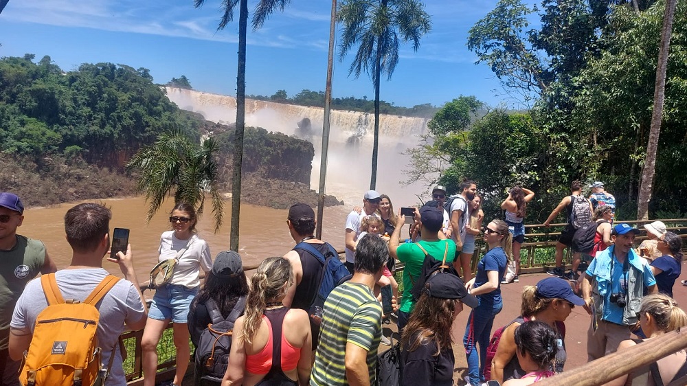 Pese al balotaje presidencial, unas 4 mil personas visitaron el Parque Nacional Iguazú