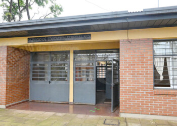 Padres y docentes unidos en defensa del Centro de Educación Especial Número 2