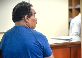 Excarcelan bajo palabra al entrenador de fútbol femenino acusado de abuso sexual