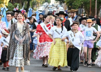 Desfile y Fiesta del Folclore por el Día de la Tradición en Posadas