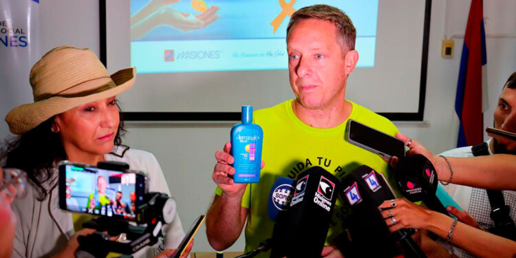 CLAVE. Protector solar, factor 30 hacia arriba, sombreros, gorras y sombrillas ayudan a prevenir el cáncer de piel. (IPS. Gentileza L. Cáceres)