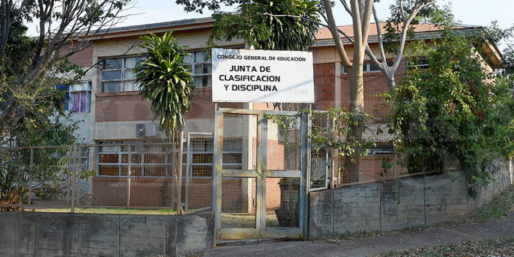 DICIEMBRE. Los docentes deberán actualizar legajos en forma presencial.