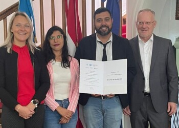 El fundador de la Escuela Ambulante Caminos de Tiza fue galardonado por la embajada de Austria