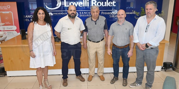 EQUIPO. Marcela, Eduardo y Miguel Ángel Lovelli junto a Nicolás Bacigalupo y Hernán Solaro.