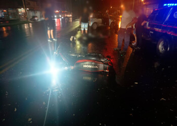 Un motociclista perdió la vida tras impactar contra una camioneta