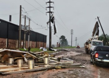 Más de 40 casas destechadas y heridos leves en Alem por fuerte temporal que se desató en la madrugada