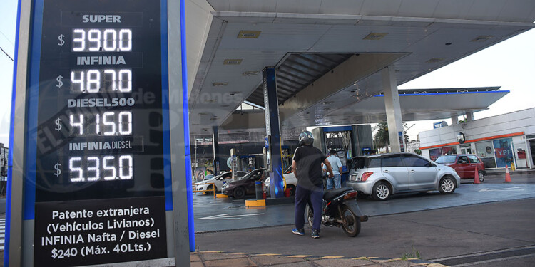 FEDERALISMO. La petrolera estatal es la única empresa que subió sus combustibles en toda la provincia, mientras que Shell hizo lo propio solo en Posadas.