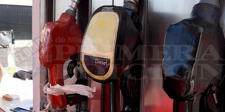 FALTANTES. La escasez de combustibles volvió a sentirse en algunas estaciones, esta vez con el gasoil.
