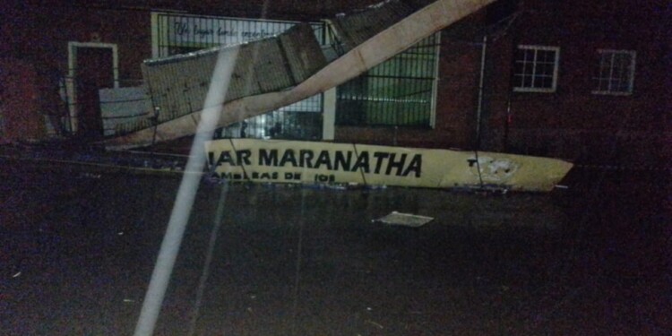 Más de 40 casas destechadas y heridos leves en Alem por fuerte temporal que se desató en la madrugada