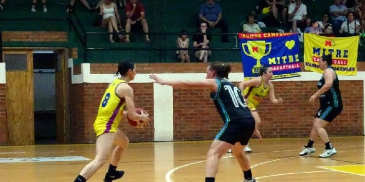 EN JUEGO. Mitre y Club Médico protagonizarán esta noche el último duelo de la serie, en busca de la final.