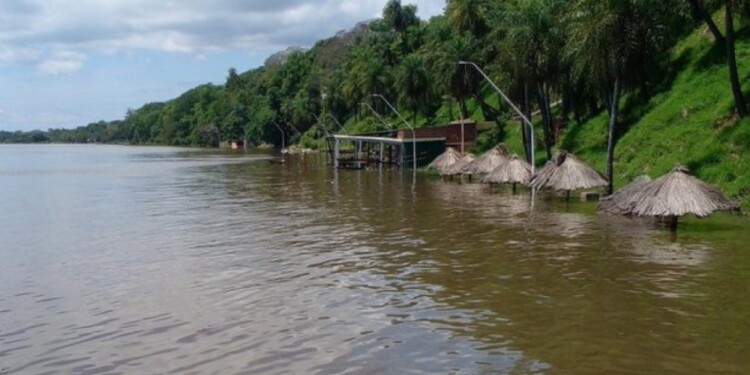 Crecida del río Paraná en Ituzaingó/ Foto gentileza  Corrientes Hoy