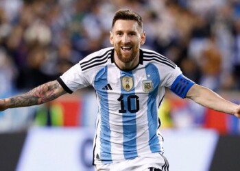 Messi subastará seis camisetas que usó en el Mundial de Qatar