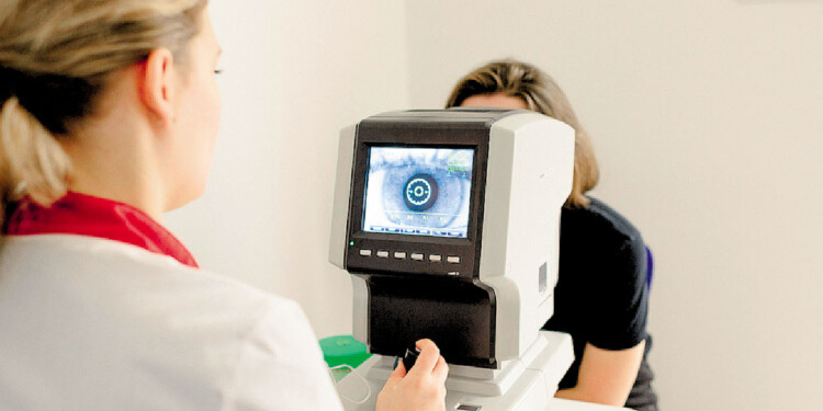 PREVENCIÓN. El estudio adecuado para prevenir es un fondo de ojo.