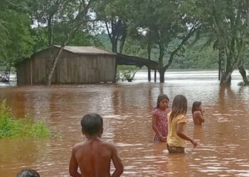 Comunidades guaraníes inundadas y aisladas en Misiones