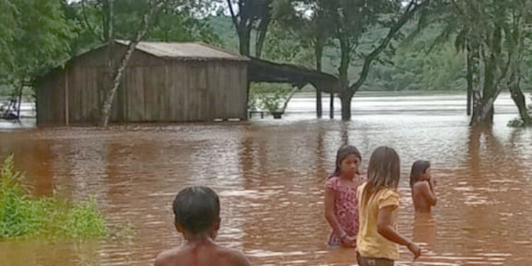 MAL RECUERDO. En noviembre del año pasado, varias comunidades de la zona centro quedaron inundadas y aisladas por la cantidad de lluvia y la crecida de arroyos. (Imagen
ilustrativa- Archivo).