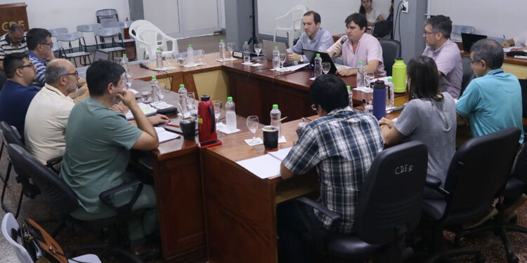 PRESENTACIÓN. Los funcionarios estuvieron reunidos alrededor de tres horas.