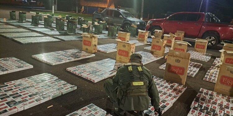 Procedimiento de Gendarmería luego de haber secuestrado cigarrillos de contrabando.