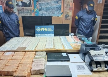 Allanaron “cueva” de dólares blue… y apareció Leonardo Fariña