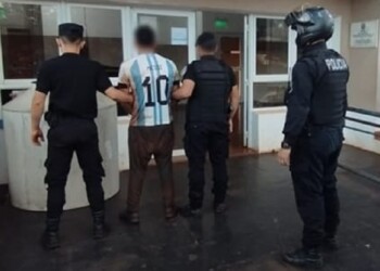 Robaron en una gomería, agredieron a un joven cuidador y al final terminaron en la Comisaría