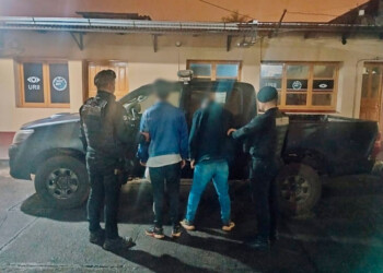 Delincuentes fueron detenidos mientras robaban en un kiosco