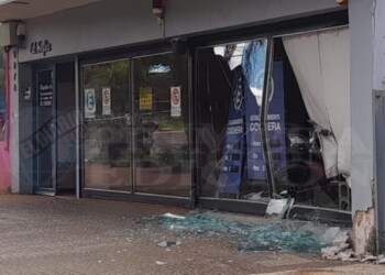 Por notoria falla en una columna ordenan evacuar edificio posadeño
