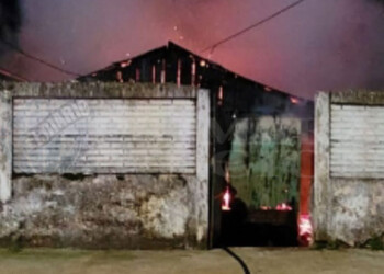 Mujer de 80 años perdió todo al incendiarse su vivienda