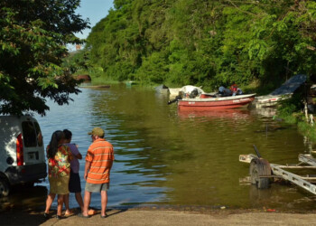 Más de mil evacuados por la creciente de los ríos Paraná y Uruguay en Corrientes