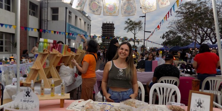 La emprendedora Patricia Wegner. Su emprendimiento es de productos aromáticos artesanales. En Instagram: @lakshmi_aromasdelalma