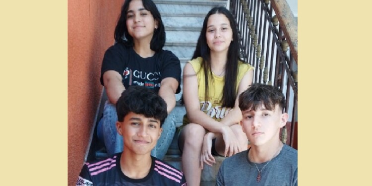 ILUSIÓN. Dahiara, Bianca, David y Nicolás, ayer por la mañana en Buenos Aires.