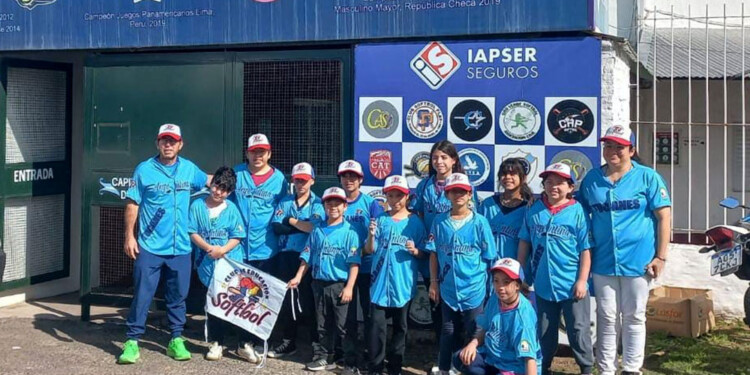EN EL MUNDIALISTA. Los Tucanes, presentes en el estadio de Paraná.