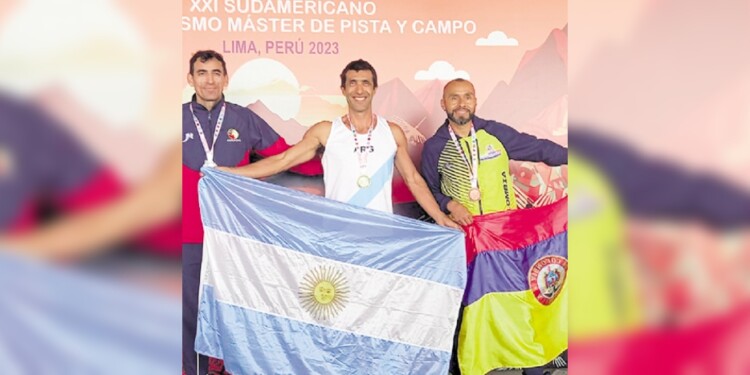 DOBLE CAMPEÓN. Lovera, en lo más alto del podio, tras la consagración.