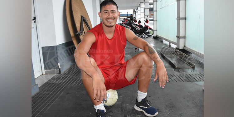 GOLES QUE ILUSIONAN. Mauro Gómez se erigió en figura y referente de la ilusión de Brown en el Regional Amateur.