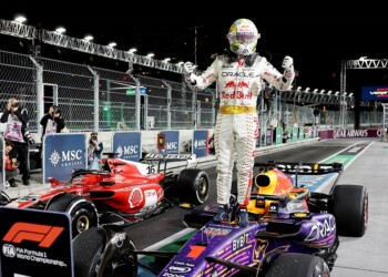 Verstappen “voló” en Las Vegas y estiró su récord