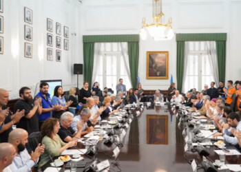 Docentes universitarios acordaron aumento de 9% para noviembre