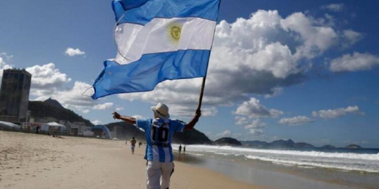 FLORIANÓPOLIS. La capital del estado de Santa Catarina, en el Sur brasileño, es un punto de encuentro de los turistas argentinos que eligen las playas de Brasil para veranear.