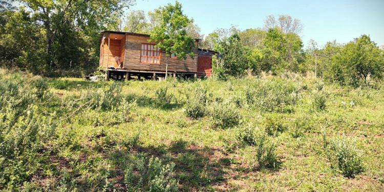 LA ESCENA. En esta vivienda residían la joven y su hijo, en una zona rural aislada del casco urbano de Profundidad.