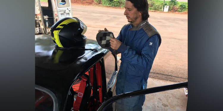 TODO LISTO. Santamaría y el Fiat 600 del DRS competición, listo para el debut. (Foto Prensa FeMAD).