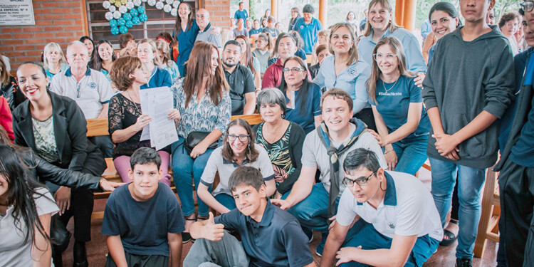 TRABAJO COLABORATIVO. El equipo de AMET trabajó junto a las escuelas especiales y las autoridades educativas.