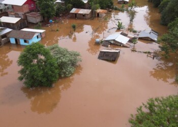 Continúa el drama de los vecinos evacuados de El Soberbio