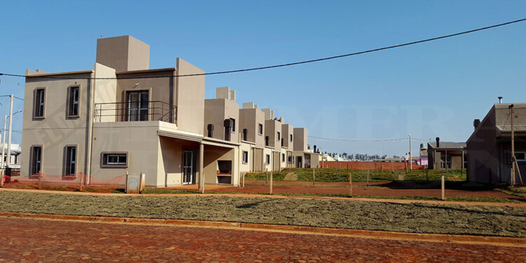 DÉFICIT HABITACIONAL. Passalacqua aseguró que, a pesar de generar diez mil viviendas por año, la demanda es nueve veces superior por lo que es necesario el aporte de Nación al igual que en el sector energético.