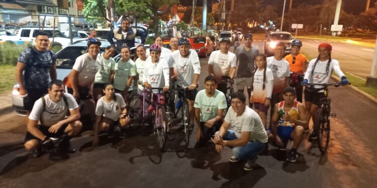 HAY EQUIPO. Desde Jardín América y como desde hace varios años, el grupo de ciclistas dijo presente.
